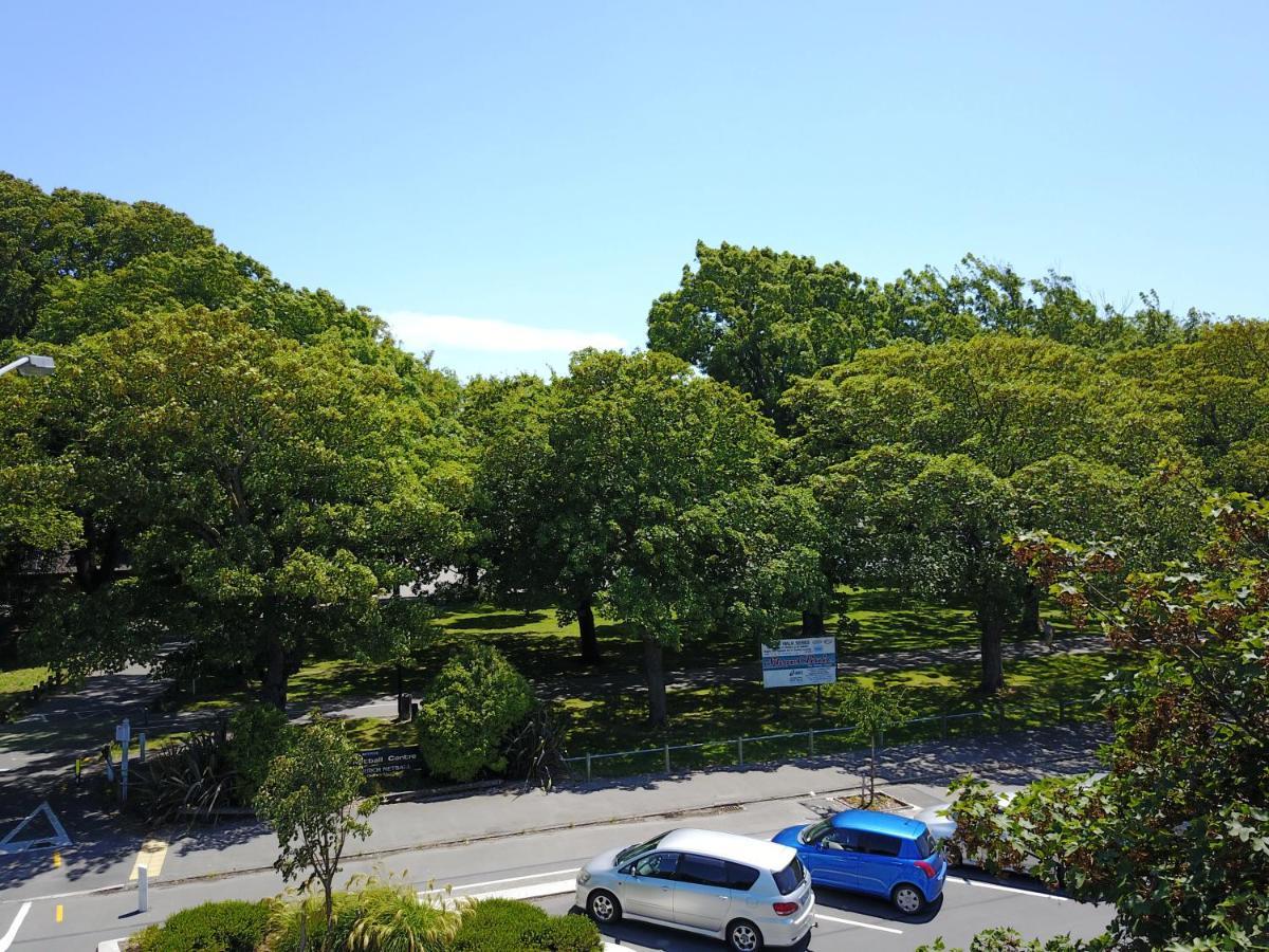Modern 1 Bedroom Apartment Across From Hagley Park Christchurch Exterior photo