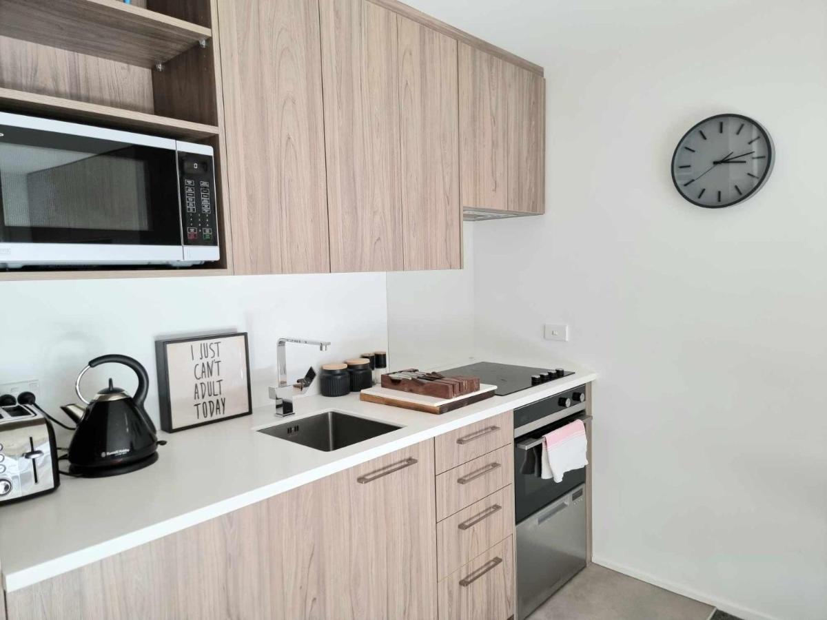 Modern 1 Bedroom Apartment Across From Hagley Park Christchurch Exterior photo